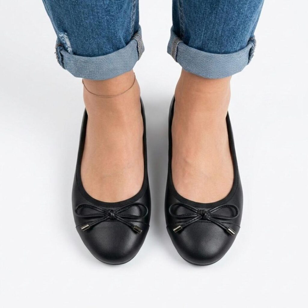Flats in two-tone ballet